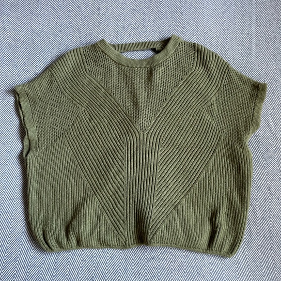 EXPRESS Open Stitch Back Cutout Short Sleeve Sweater - Picture 4 of 6